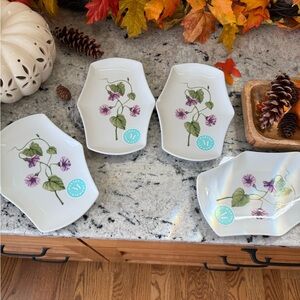 🌿4 Fantastic NWT Martha Stewart Floral Plates🌿